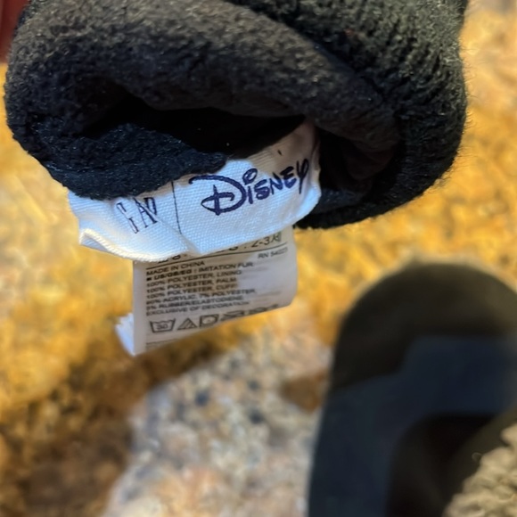 Adorable soft toddler Sherpa Mickey mittens - Picture 3 of 3